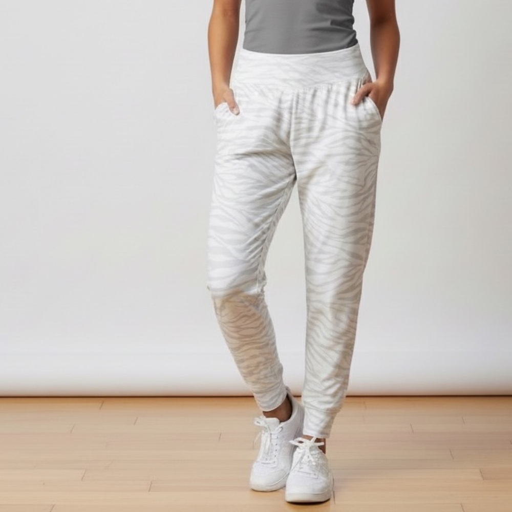 Old Navy Zebra Print Powersoft Joggers in Gray and White XL